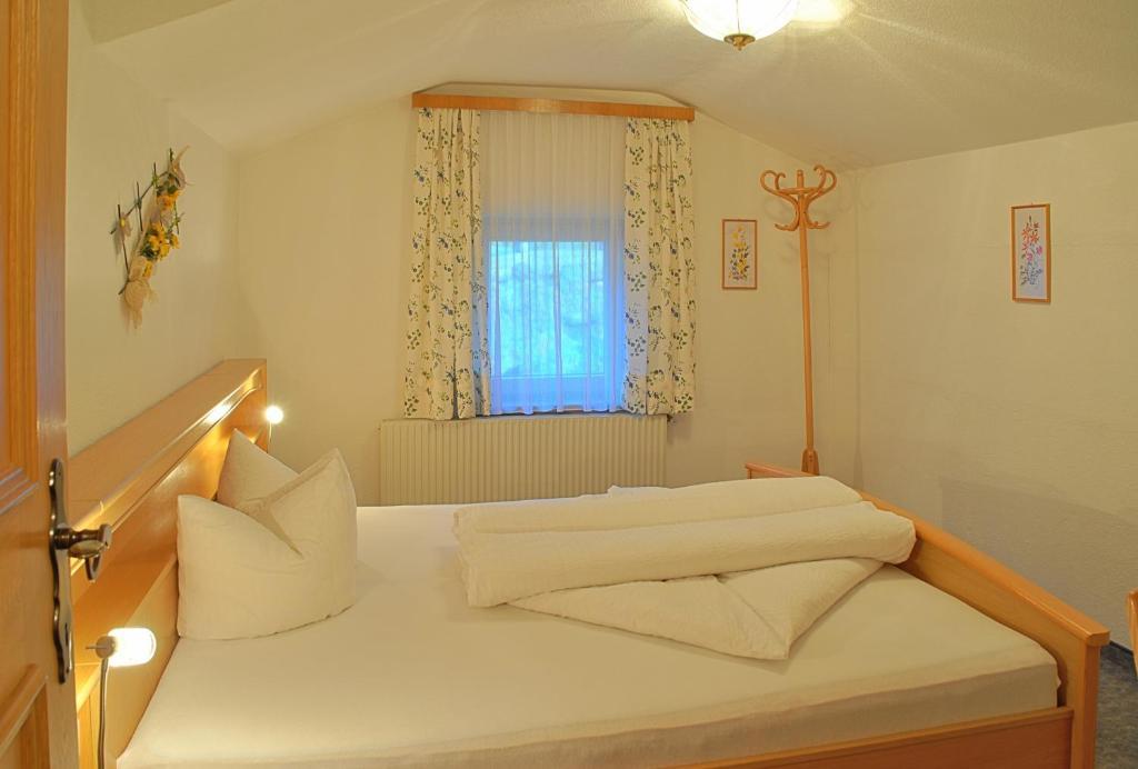 Gaestehaus Resi Jerzens Room photo